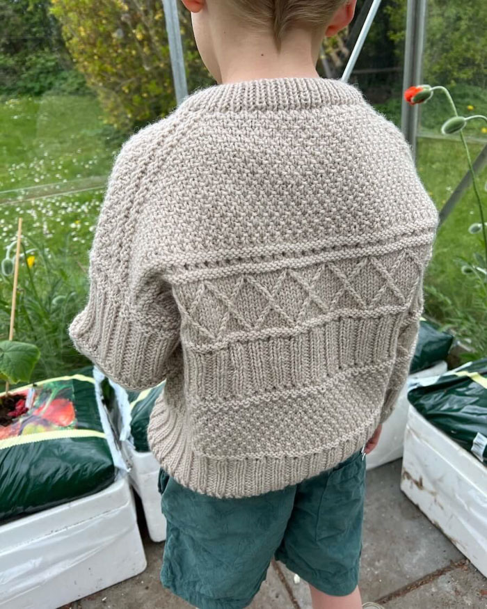 Ingrid Sweater Junior ohje PetiteKnit