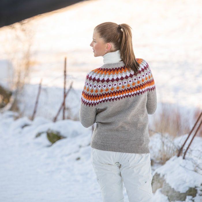 Kirjoneuletakki Nellik | Eco Highland Wool