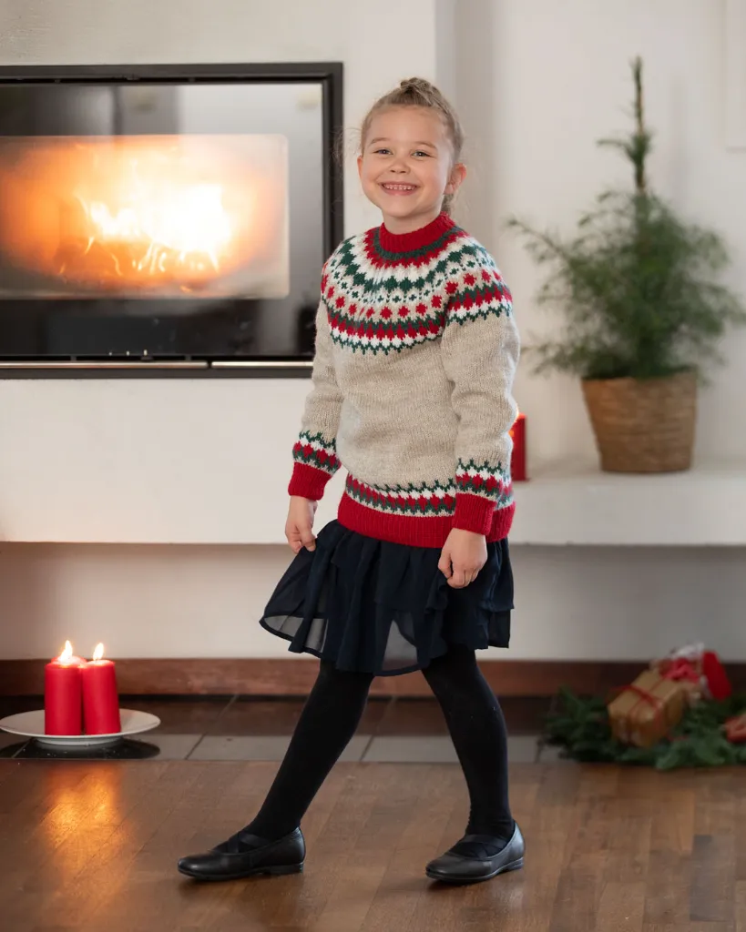 2032-10-lapsen-nellik-jouluneulepaita-02-1080.webp