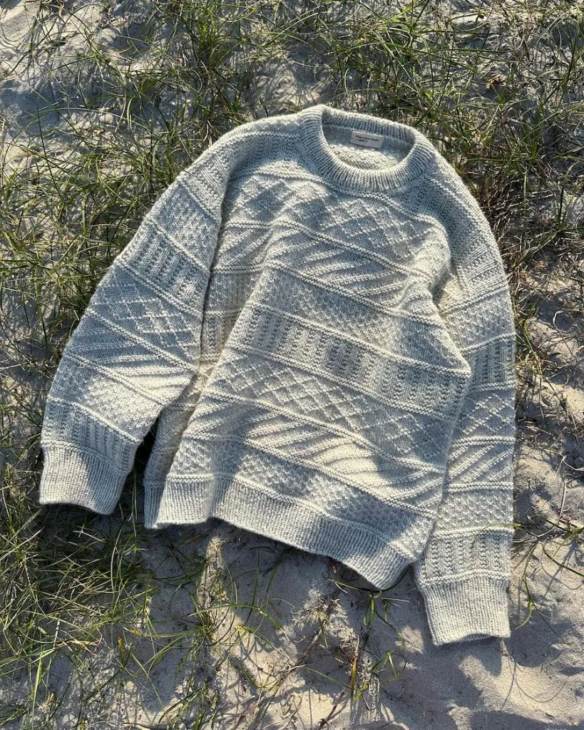 Storm-sweater-08.webp
