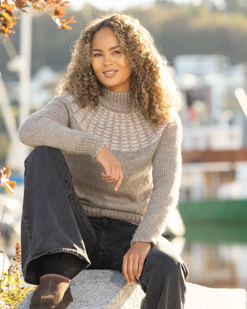 SC03-2-Varde-raitakaarrokepaita-beige_003-1080.webp