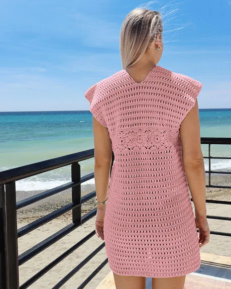 309-10F-virkattu-baia-rantamekko-vaaleanpunainen-02-pieni.webp