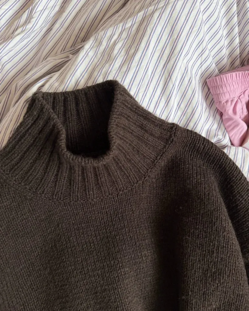 Hannah-sweater-o-neck-08.webp