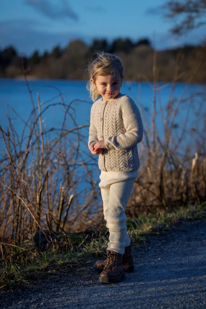 2603-4-Lasten-Myrtel-pitsineuletakki-04_1080.webp
