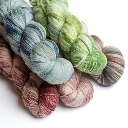Armonia-Hand-Dyed-100g-Hjertegarn-sukkalanka-harmhd-1.webp
