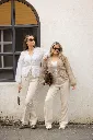 SC-09-1-Hyss-neuletakki-beige-ja-valkoinen-01_1080.webp