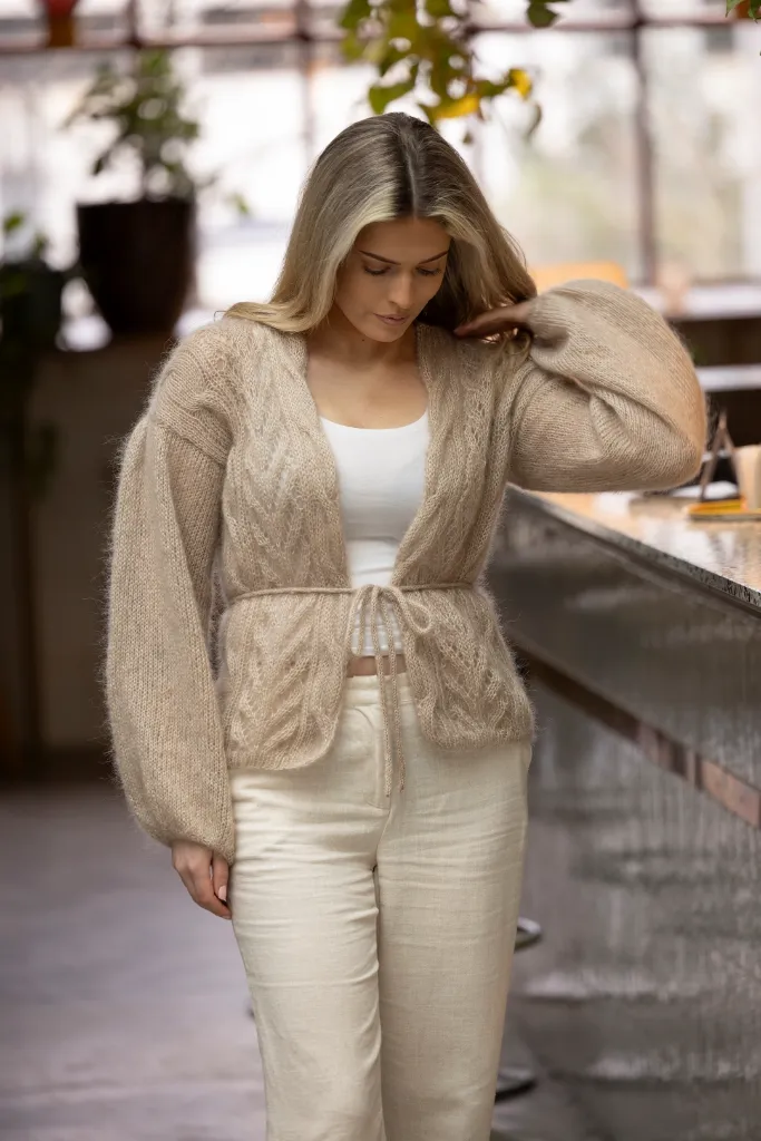 SC-09-1B-Hyss-neuletakki-beige-01_1080.webp