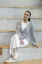 SC08-2a-Veya-neuletakki-vaaleaharmaa-05_1080.webp