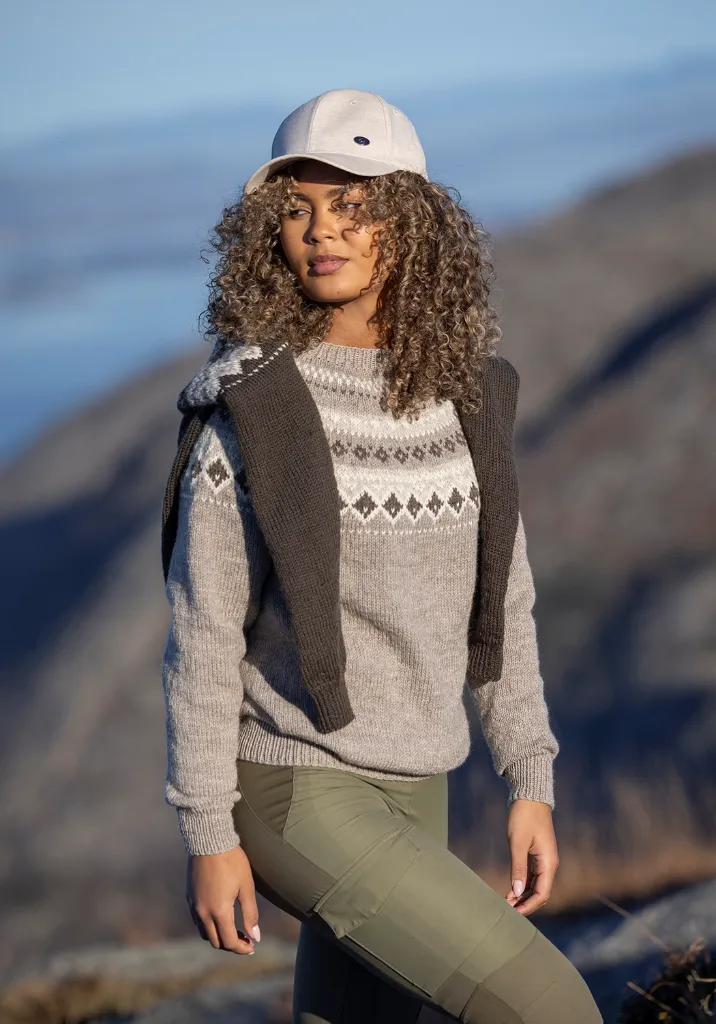 2524-01c-Fjellbris-kirjokaarrokepaita-beige-020_1050.webp