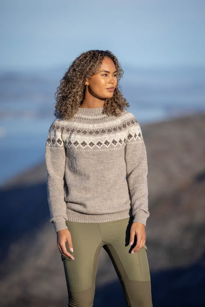 2524-01c-Fjellbris-kirjokaarrokepaita-beige-02_1080.webp