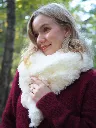 Sormineulottu-FurLove-huivi-valkoinen-06_1080.webp