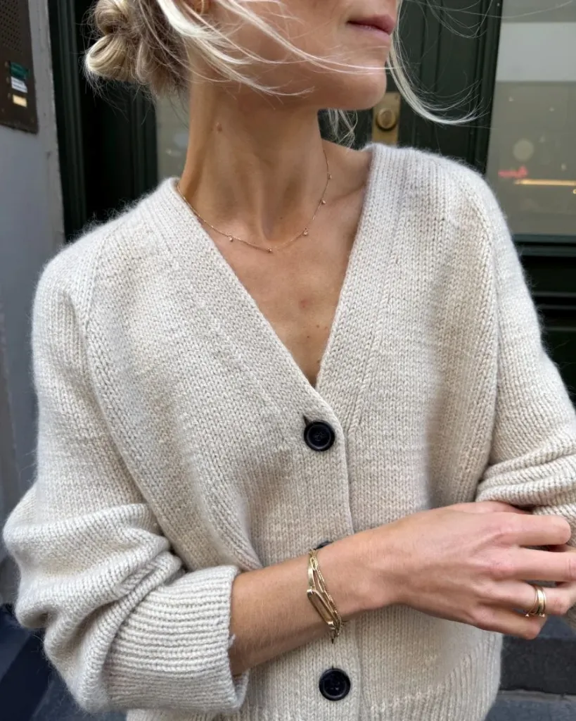 Champagne-cardigan-010.webp