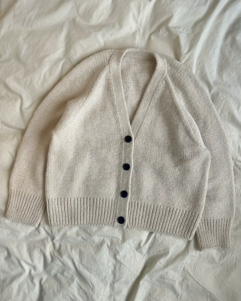 Champagne-cardigan-011.webp