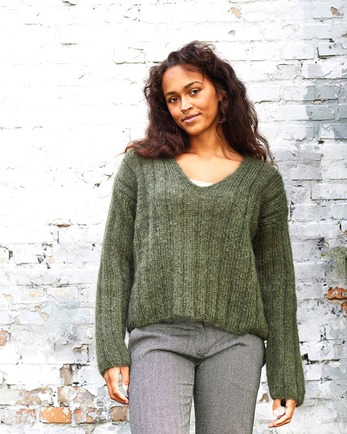 Joustinneulepaita V-pääntiellä  | Permin 8932111 ohje