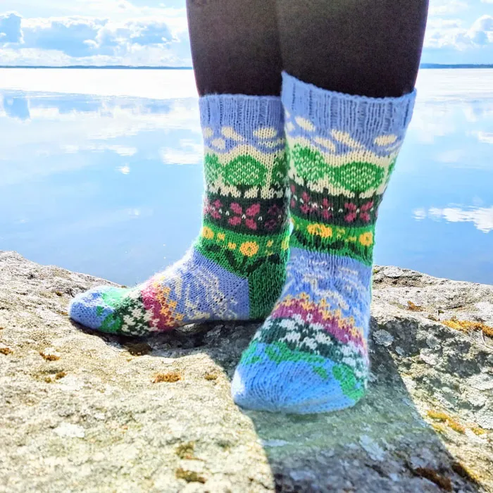 Kevätlaulu-sukat tekemispaketti Maija