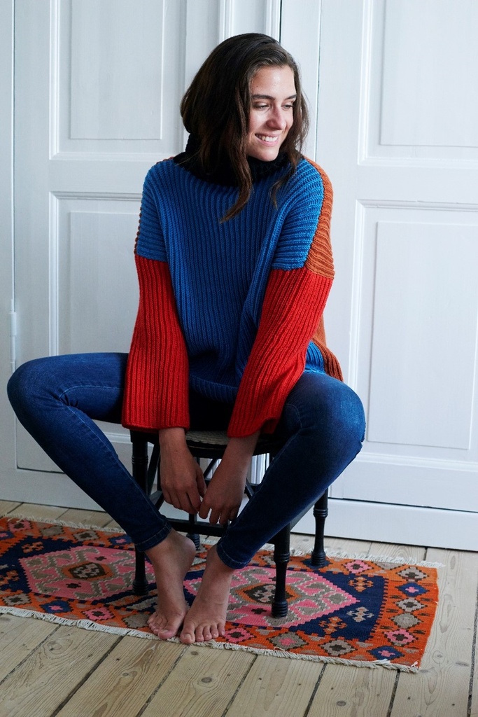 [Y7340208] Andrea neulepusero | Hjertegarn 1828 ohje