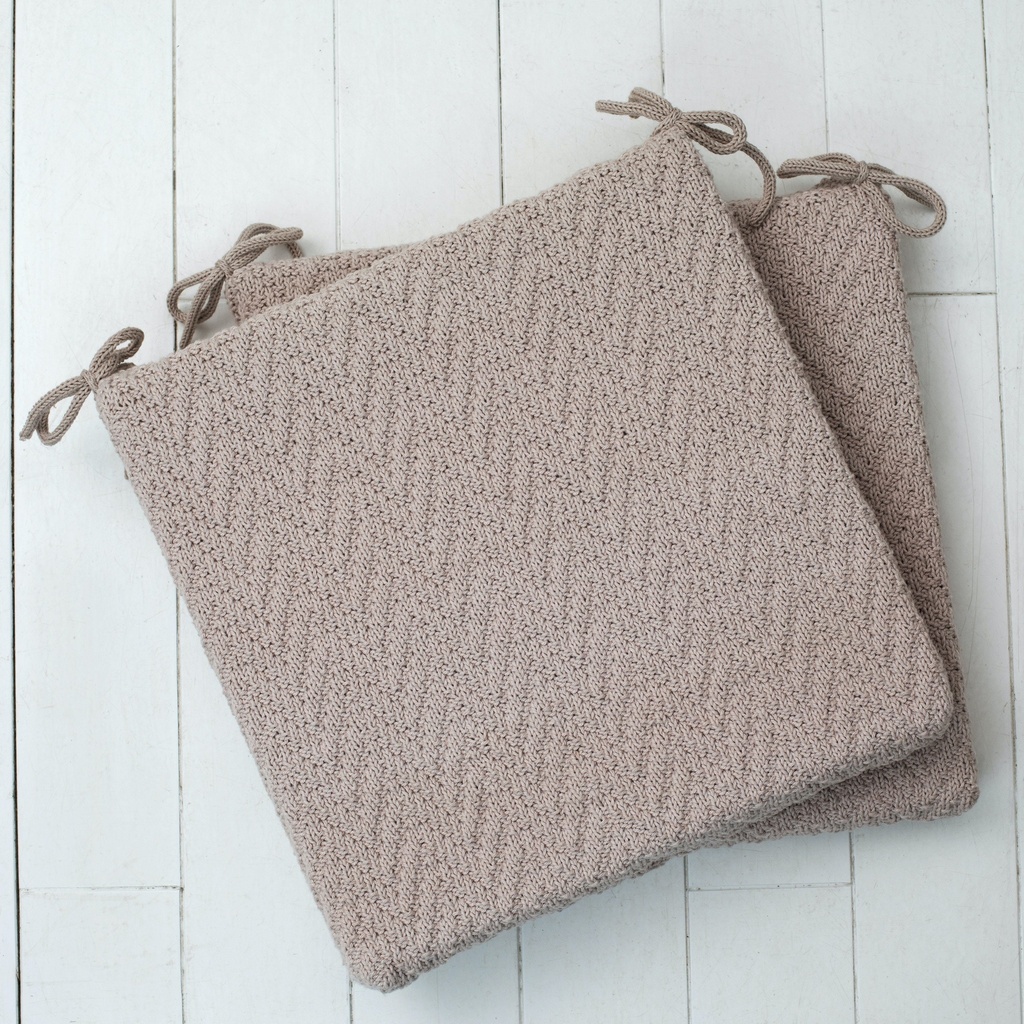 Neulottu istuintyynyn päällinen  | Gjestal 280-16 ohje