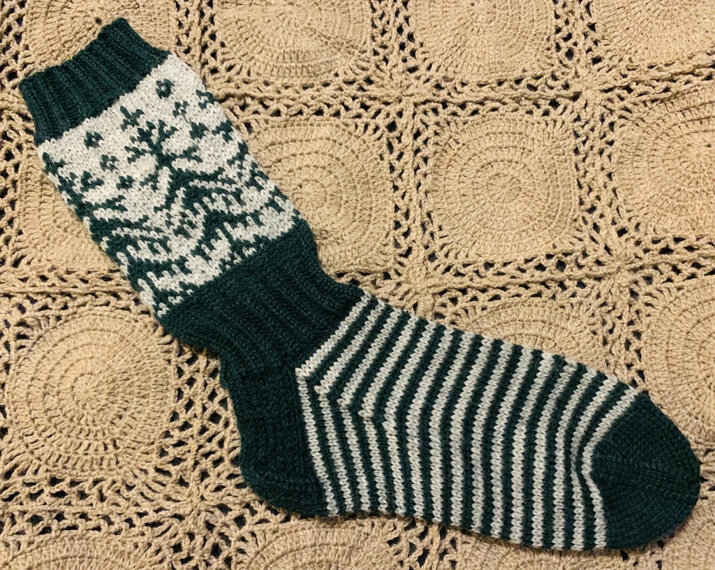 Isänpäivän kirjoneulesukat | Lankamaailma ohje