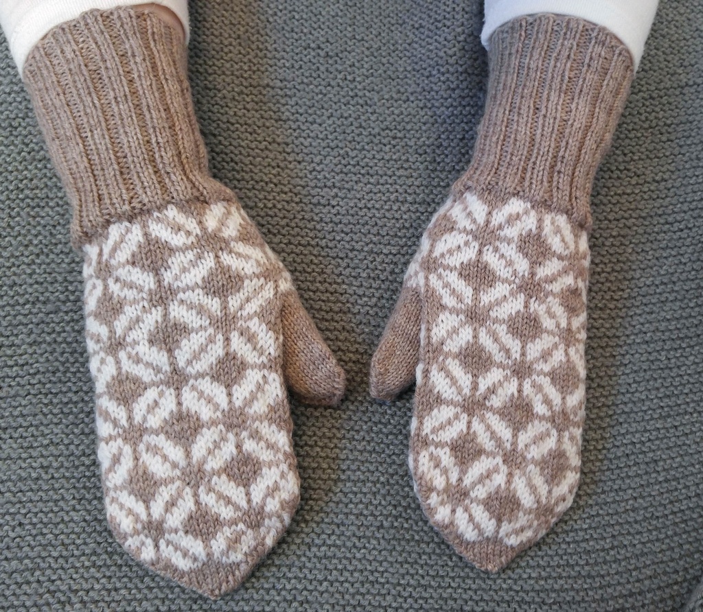 Ethelin kirjoneulelapaset | Lankamaailma ohje