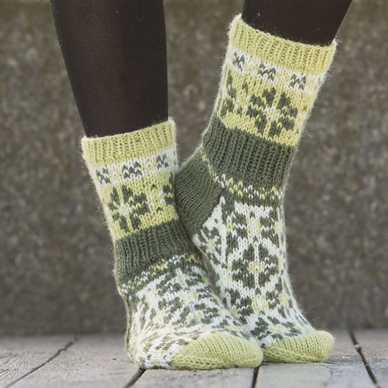 Kukkakuvioiset kirjoneulesukat | Viking Garn 1508-1 ohje