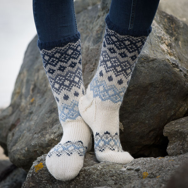 [Y7310029] Ruutukirjoneulesukat | Viking Garn 1707-17 ohje