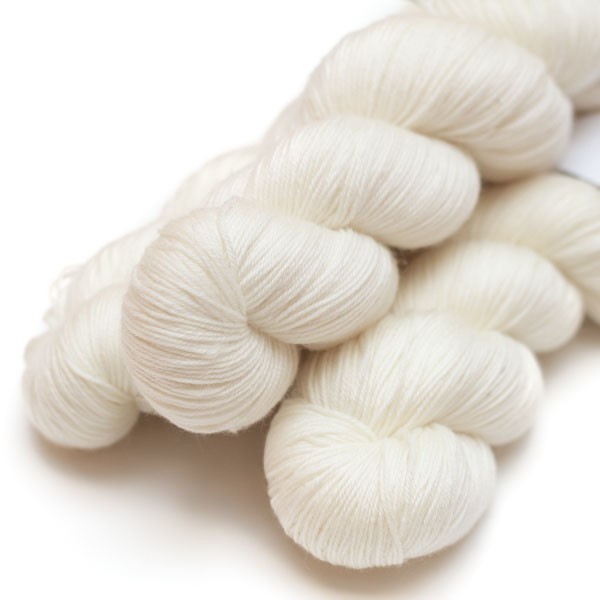 [HARMV] Armonia 100g värjäämätön vyyhti Hjertegarn